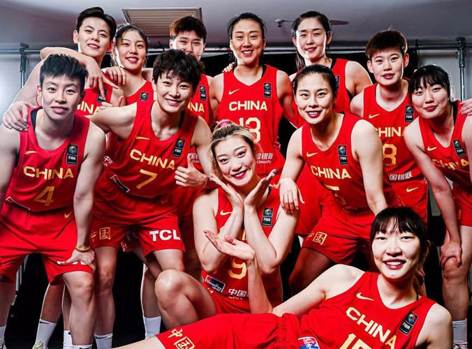 中国男篮vs女篮