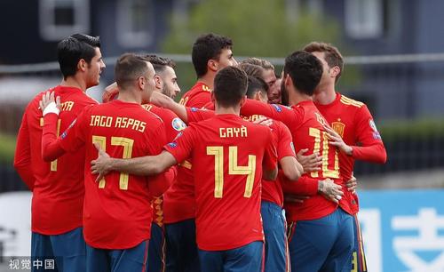 西班牙三夺欧洲杯冠军