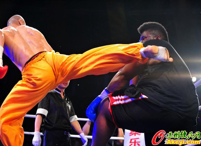 中国拳王vs外国的相关图片