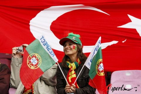 葡萄牙vs土耳其球迷的相关图片