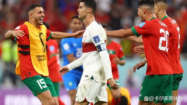 葡萄牙vs摩洛哥红绿球衣的相关图片
